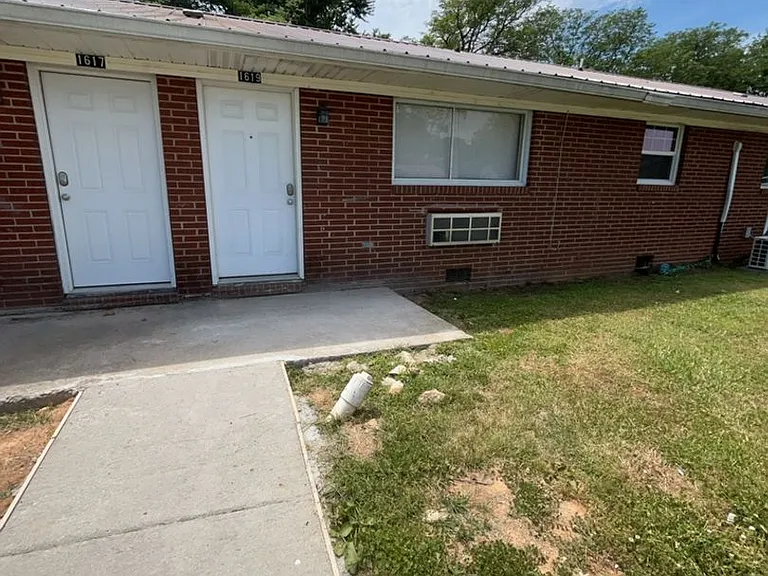 1619 Jefferson St — Photo 4