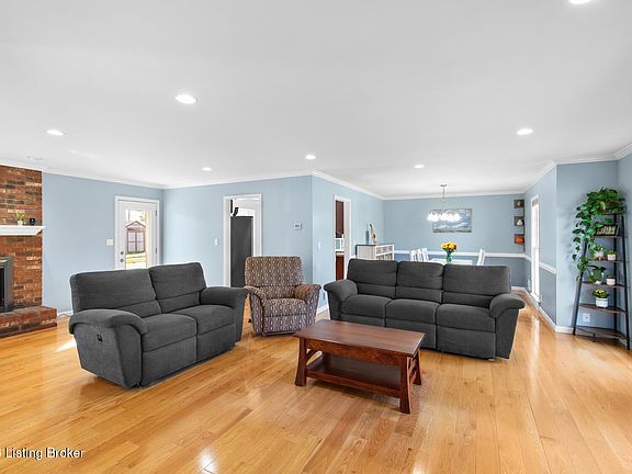 3rd image of 3203 Morningview Dr