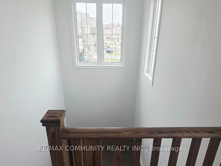 50 Rockman Cres — Photo 17