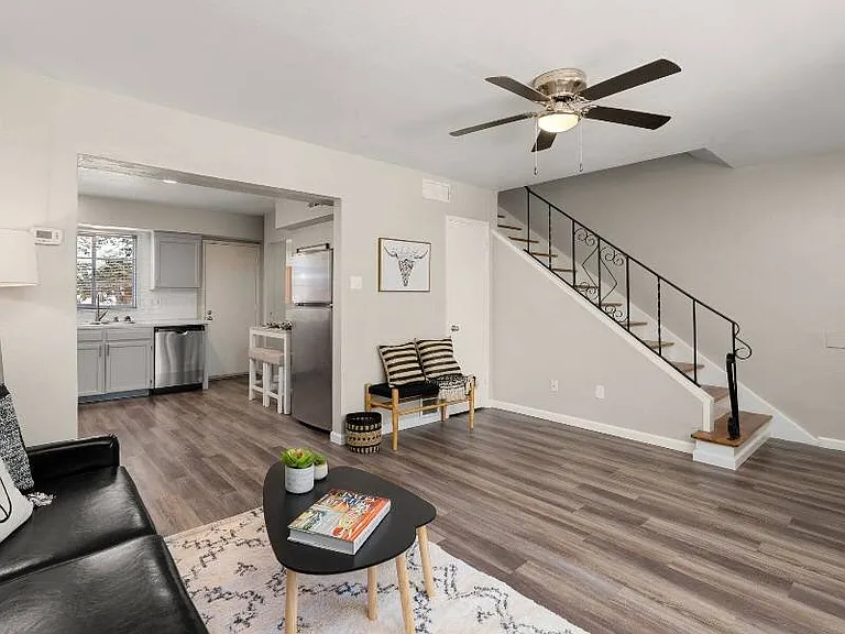 Nob Hill Apartments — Photo 6
