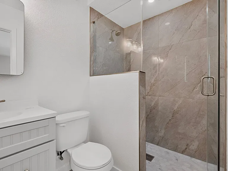 2307 Galway St — Photo 37