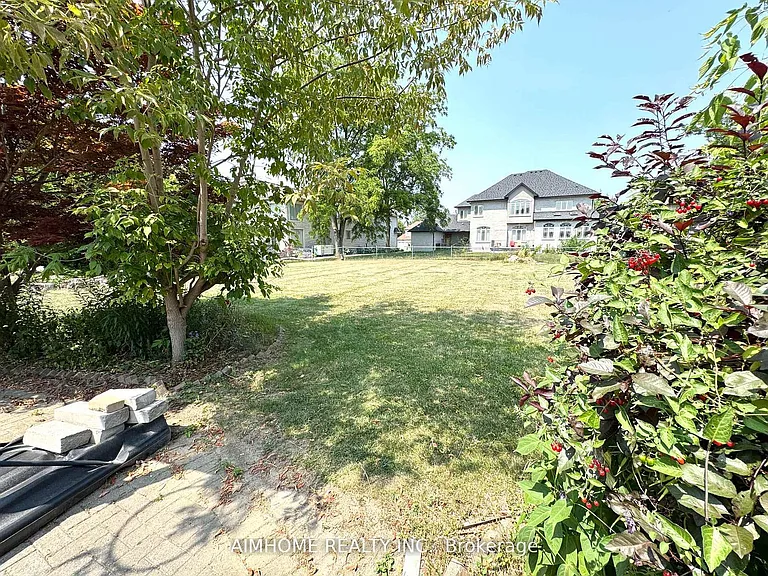 38 Lee Ave — Photo 27