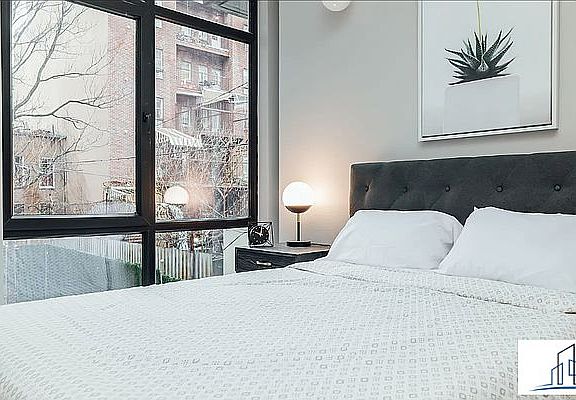 5th image of 263 Franklin Ave #1A