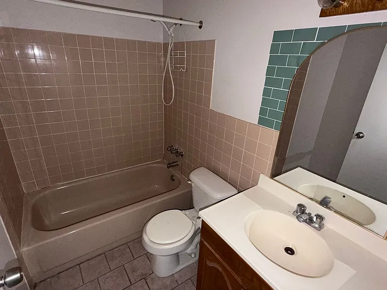 5303 Harding Hwy — Photo 3
