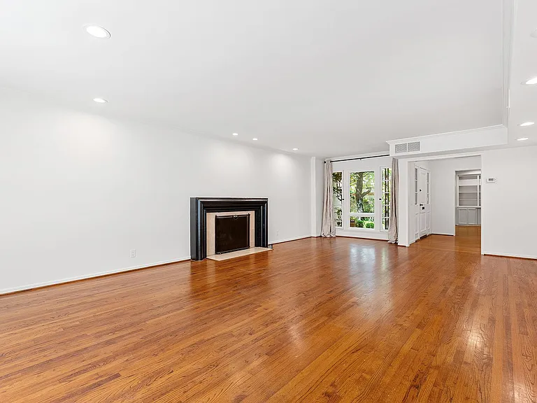 11053 Strathmore Dr — Photo 12