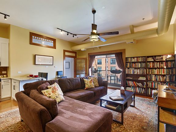 3rd image of 1000 E 53rd St Unit 304