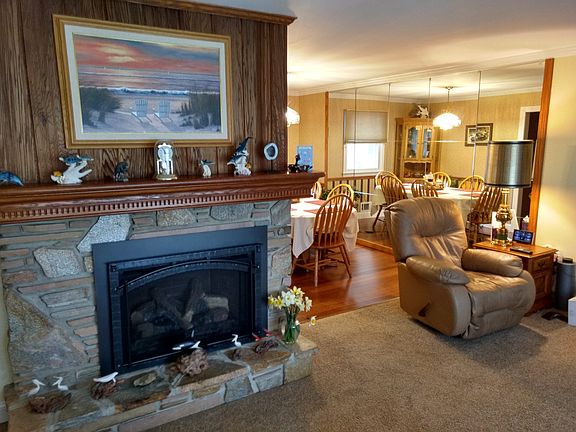 Living room stone gas fireplace