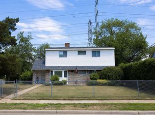 1 Mallard Rd, Levittown, NY 11756