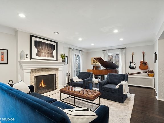 5th image of 434 Lakeside Manor Rd