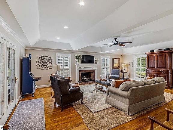 3rd image of 303 Summerplace Way