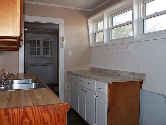 4th image of 1025 Crossland Ave