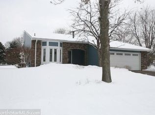 1526 Oakwood Ter, Shoreview, MN 55126