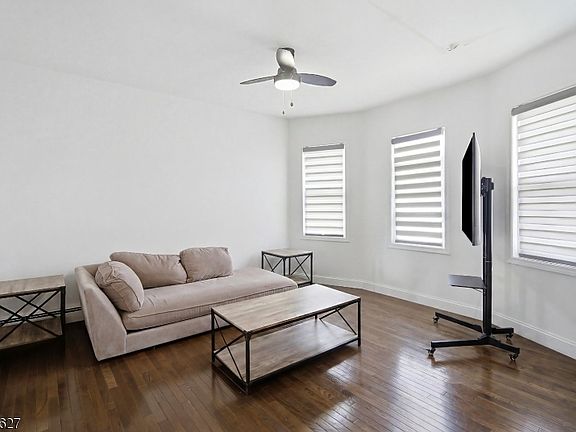 5th image of 15 Prospect St