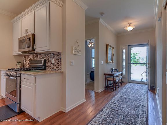 2nd image of 19 Woodview Dr