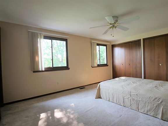 5th image of 7068 Camelot Dr
