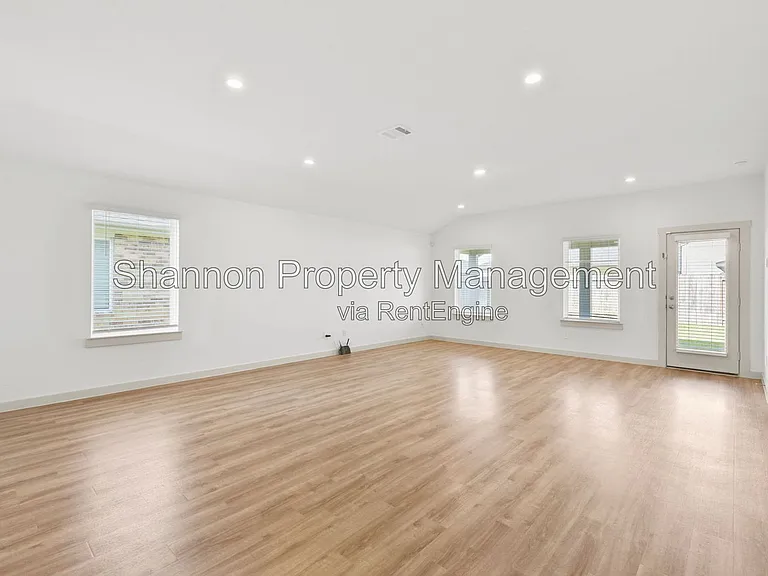 7915 Murciana Dr — Photo 14