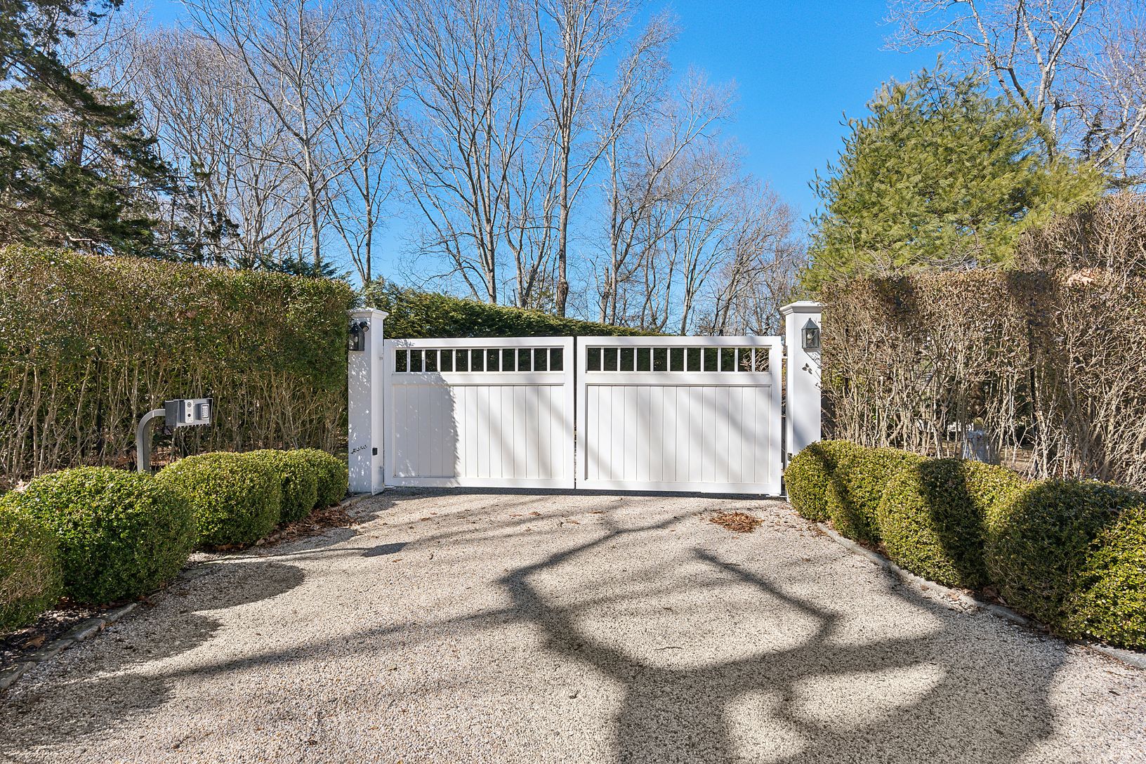  MOTORIZED GATE FOR PRIVACY