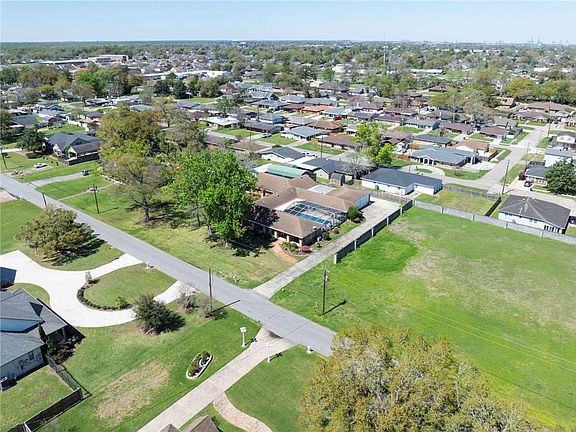 3rd image of 2545 Fawnwood Rd