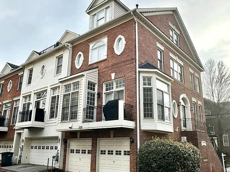 1607 Seneca Ave — Photo 35