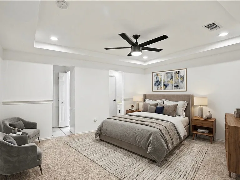 2309 Lawndale Dr — Photo 12