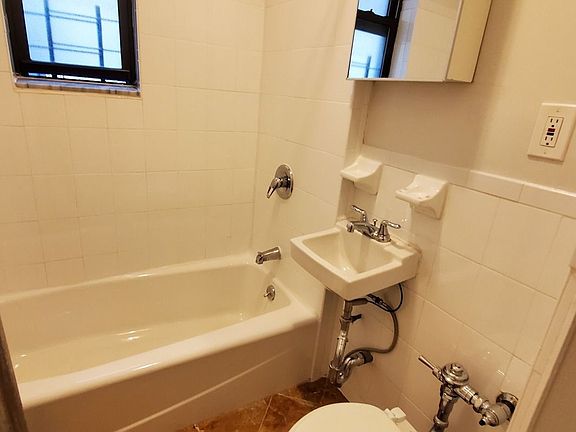 5th image of 128 Sherman Ave APT 3