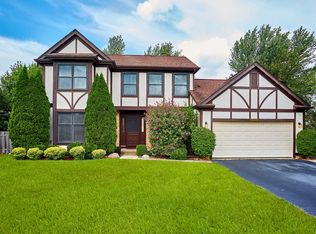 1366 Devonwood Ct, Buffalo Grove, IL 60089