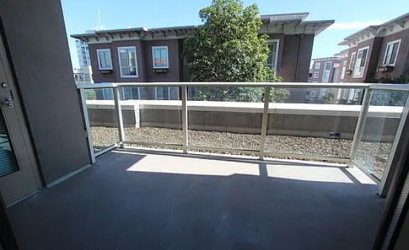 4th image of 88 King St Unit 323