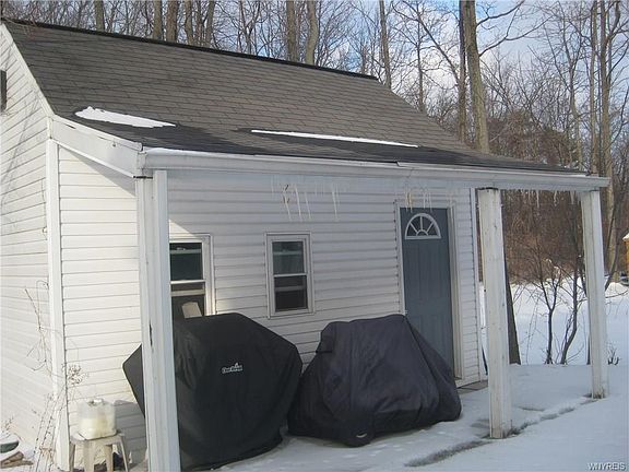 2nd image of 3290 Queens Ln