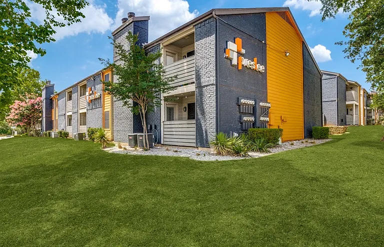 Preslee Apartments — Photo 16