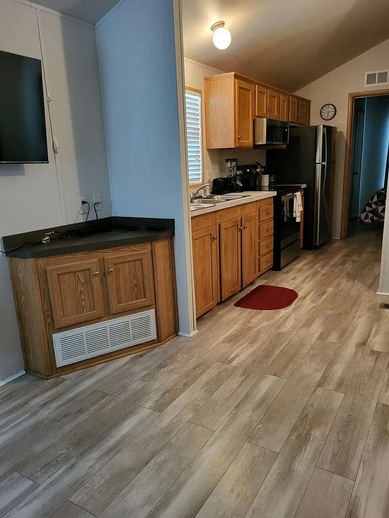 1 bed, 1.0 bath, 396 sqft, $1,300 — Photo 2