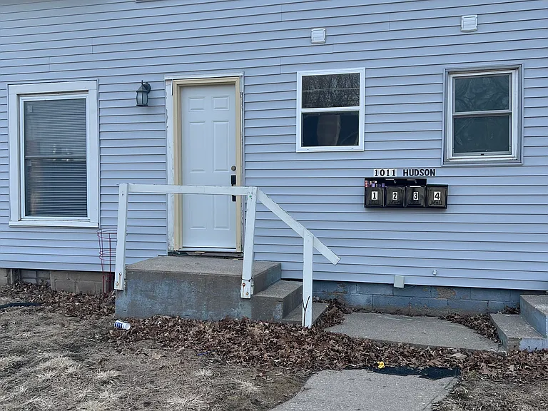 1011 Hudson Ave #1 — Photo 1