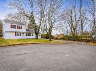 4 Hearthstone Ct, Stamford, CT 06902