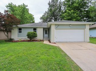 4542 W La Siesta St, Springfield, MO 65802