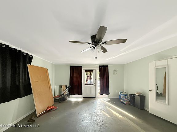 5th image of 130 Rochelle Dr