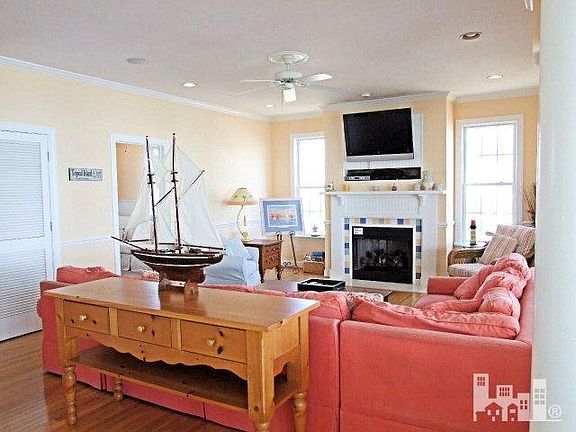 4th image of 4298 Island Dr