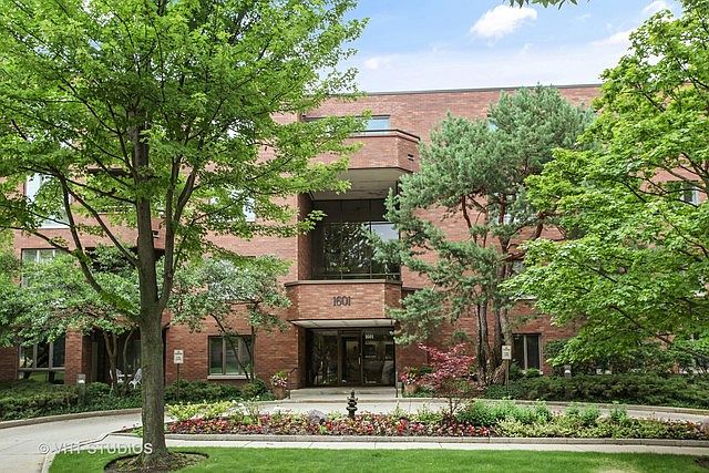 1st image of 1601 Oakwood Ave APT 302