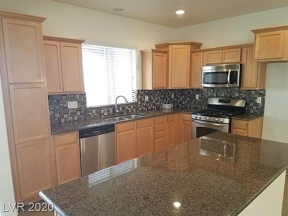 3rd image of 10185 Lucca Bluff St