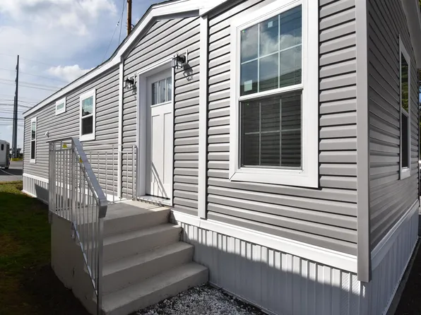 41 Friendship Drive, Salem, NH 03079