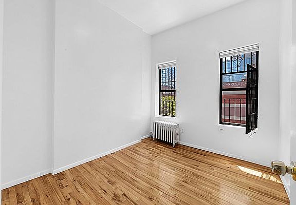 3rd image of 122 Norfolk St #34