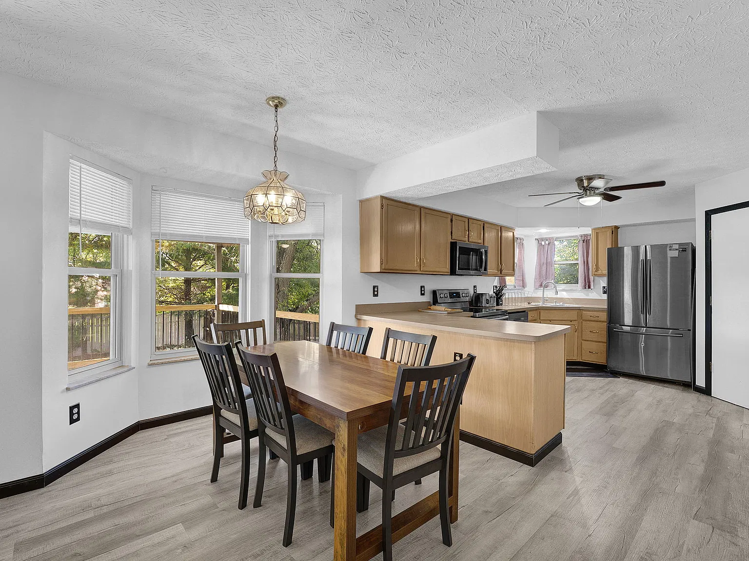 4 bed, 2.5 bath, 1672 sqft, $3,500 — Photo 4