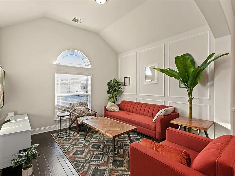 1313 Baynes Dr — Photo 3