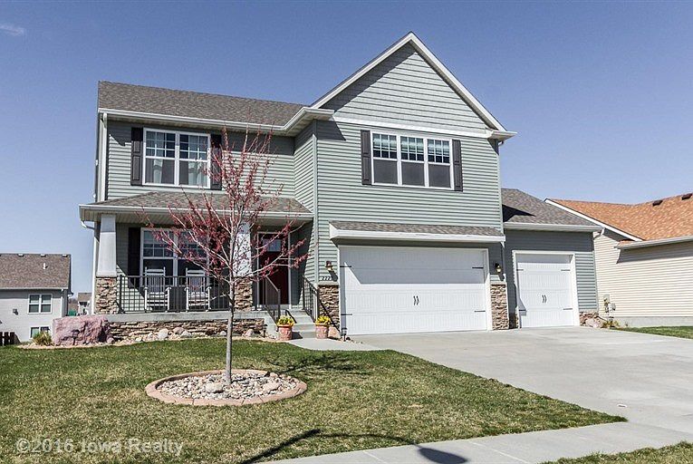 1st image of 2220 SE Willowbrook Dr
