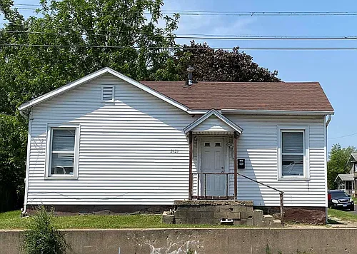 2121 N Prospect Rd Photo 1