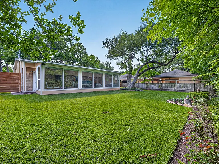 11230 Huggins Dr — Photo 45