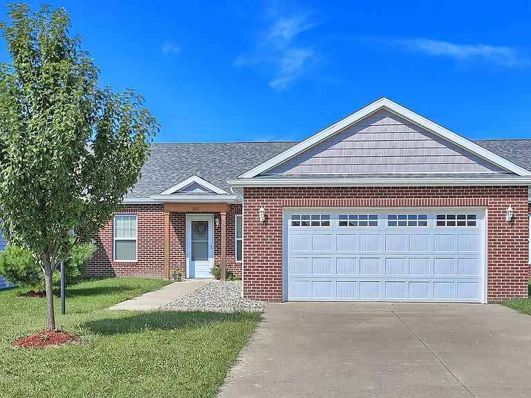 1213 Roberto Rd — Photo 1