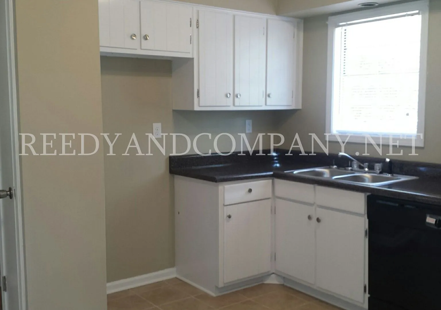 Welcome to 4032 Haliburton Street! — Photo 4