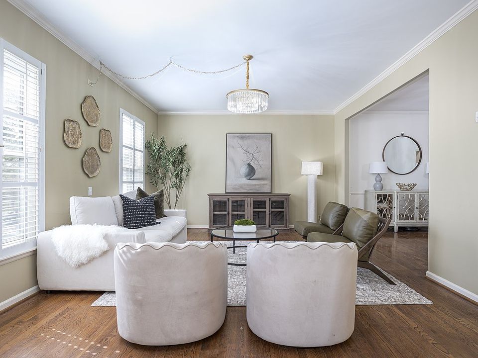 1st image of 108 Jefferson Sq