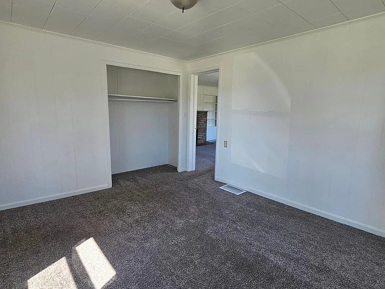 4660 Darrow Rd — Photo 16