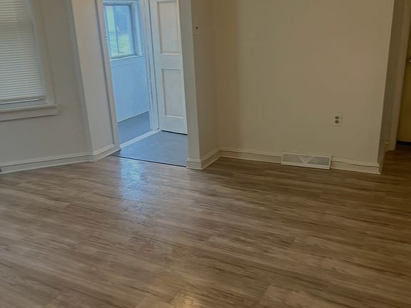 5th image of 1901 Fairview Ave #1