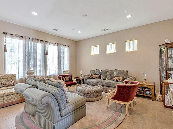 5th image of 302 American Falls Drive